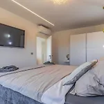 Gorgeous In With Wifi 度假居